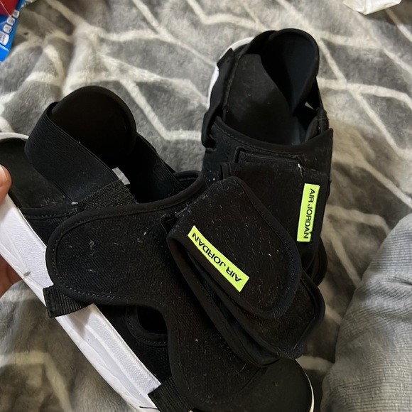 Jordan slides - Picture 2 of 2